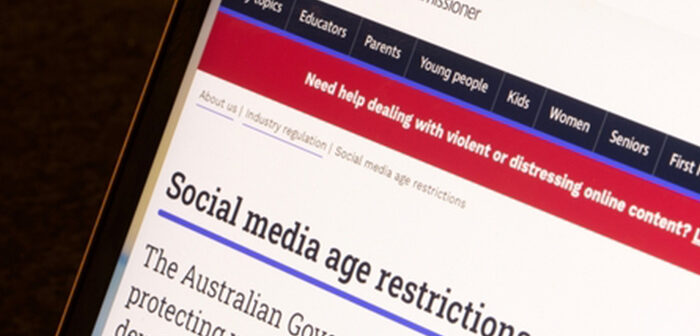 Study suggests moderate social media use linked to better wellbeing for Australian teens